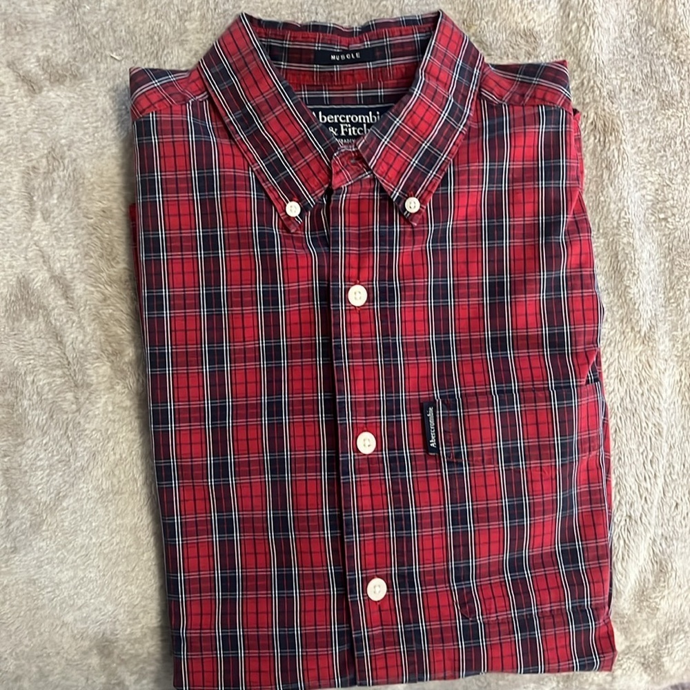 Men’s Abercrombie size small muscle button up collared shirt in red plaid - Picture 4 of 4